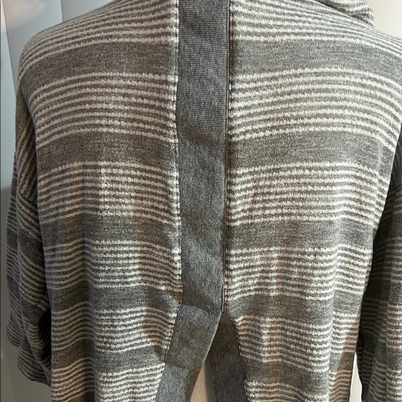 Jack by BB Dakota Gray Cape with Hood and Three-Quarter Sleeves - Picture 7 of 8